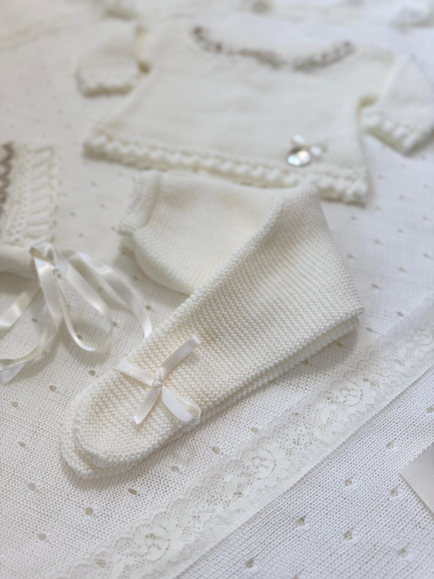 Lucian Set - White & Beige