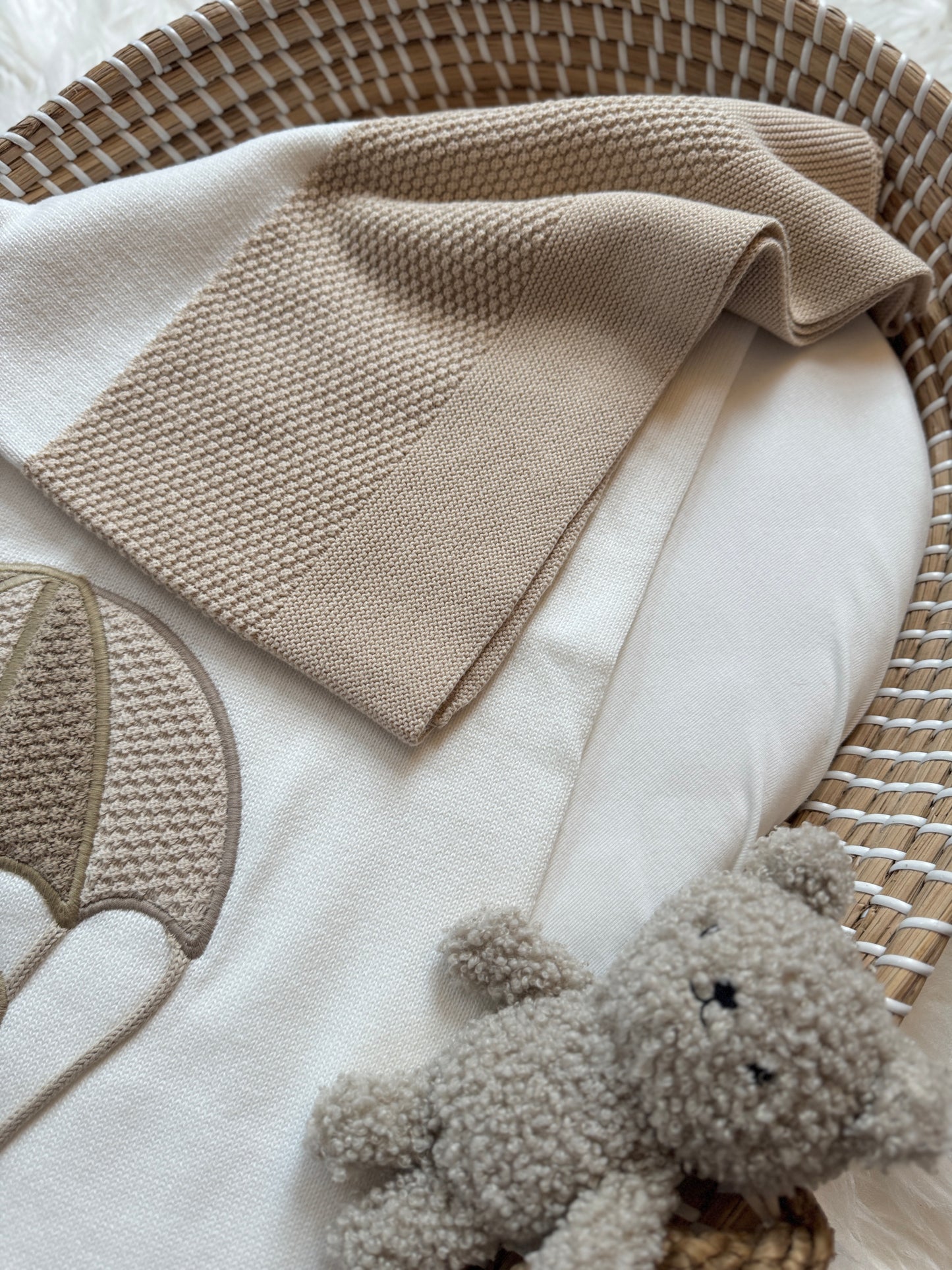 Willow Blanket - White